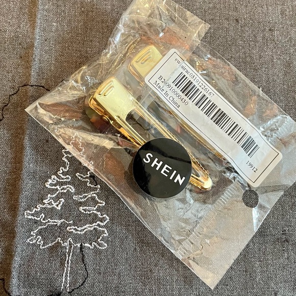🥳2/$15 — SHEIN Pair of 2 Alligator Hair Clips Resin w/ Gold Metal Clip NWT - Picture 11 of 11